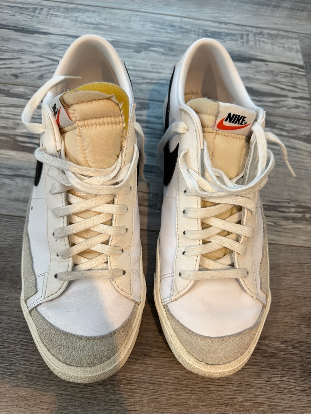 Nike Men’s Blazer low ‘77  White Sneakers with Black Swoosh - Picture 3 of 5